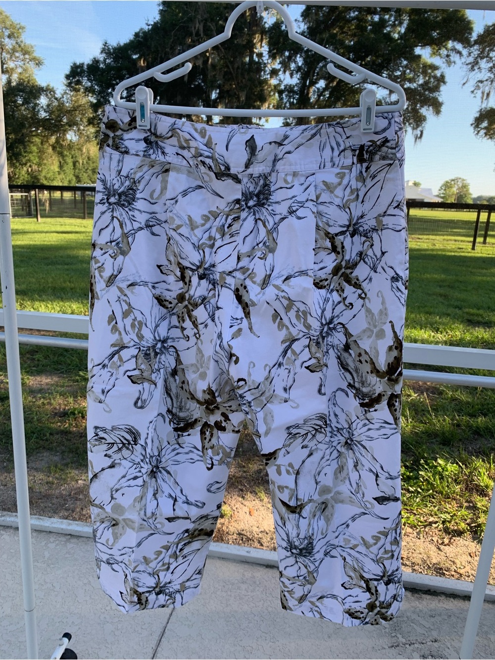 Chico's White and Brown Floral women's Chinos